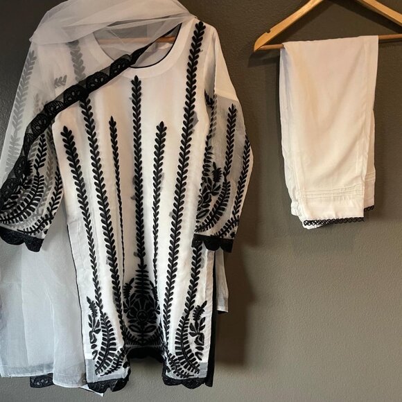 Elegant Black and White Embroidered Suit with Matching Dupatta - Picture 2 of 2